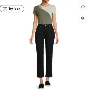 NWT No Boundaries Mom Jeans